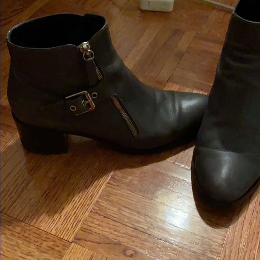 Gianvito Rossi grey leather ankle boot